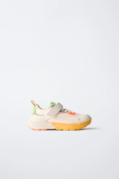 SPORTY ATHLETIC SNEAKERS