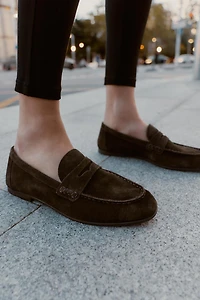 MOCASSINS EN CROÛTE DE CUIR AVEC SURPIQÛRES