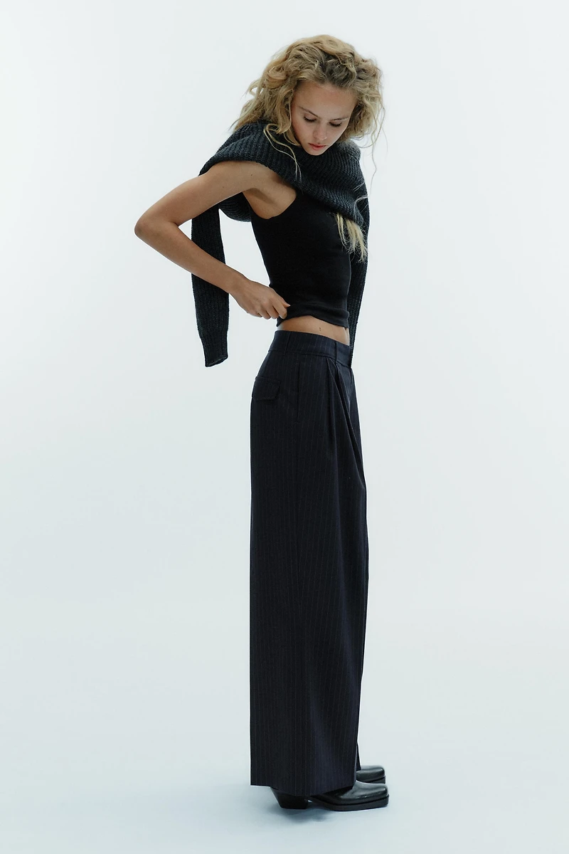 PANTALON À RAYURES TENNIS, PINCES ET RABATS