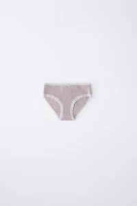 6- ANS/ LOT DE TROIS CULOTTES EN DENTELLE