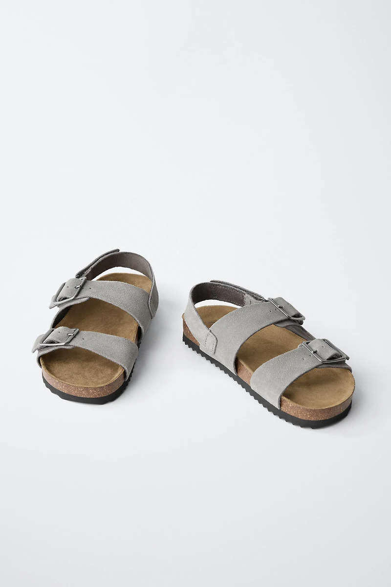 BUCKLE LEATHER SANDALS