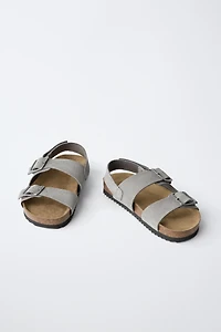 BUCKLE LEATHER SANDALS