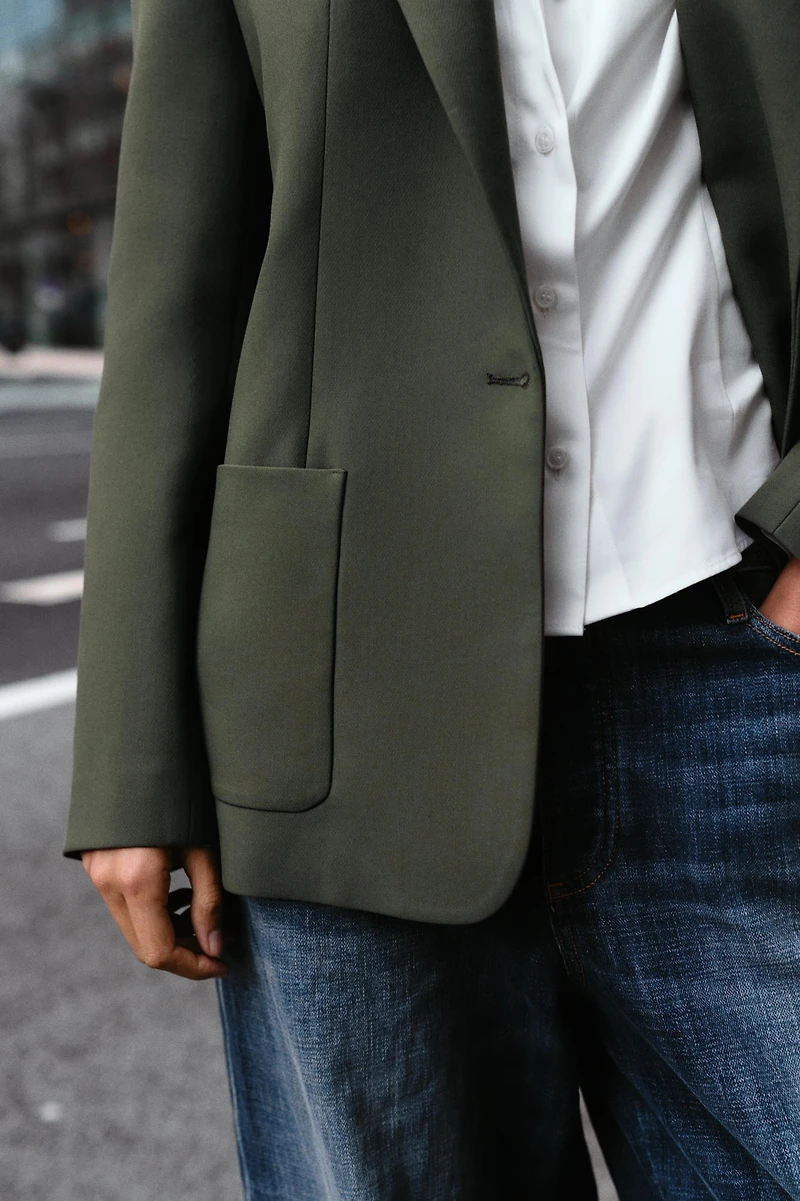 STRAIGHT BLAZER WITH SHOULDER PADS