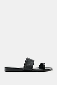 LEATHER TOE-LOOP FLAT SANDALS