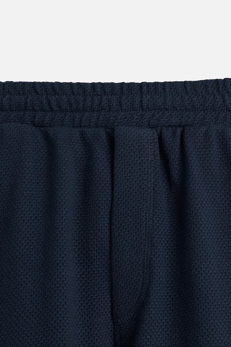 TEXTURED RELAXED FIT SHORTS