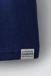 ENSEMBLE T-SHIRT ET SHORT GAUFRÉ ÉTIQUETTE