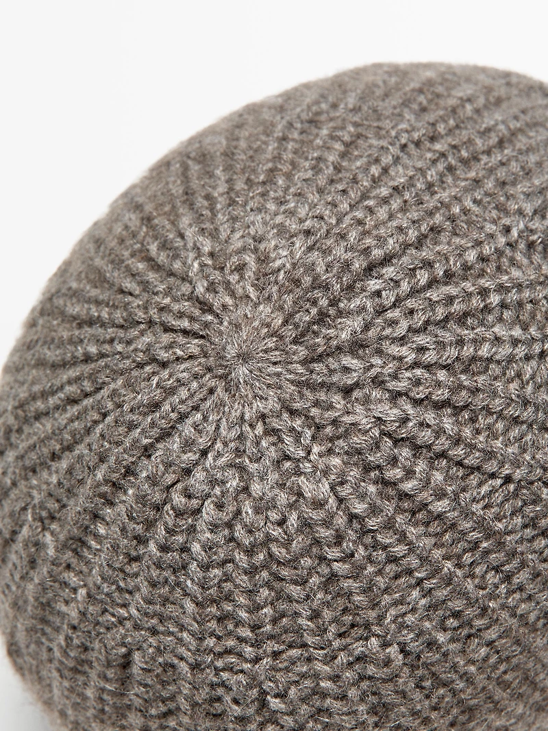Ribbed 100% cashmere beanie