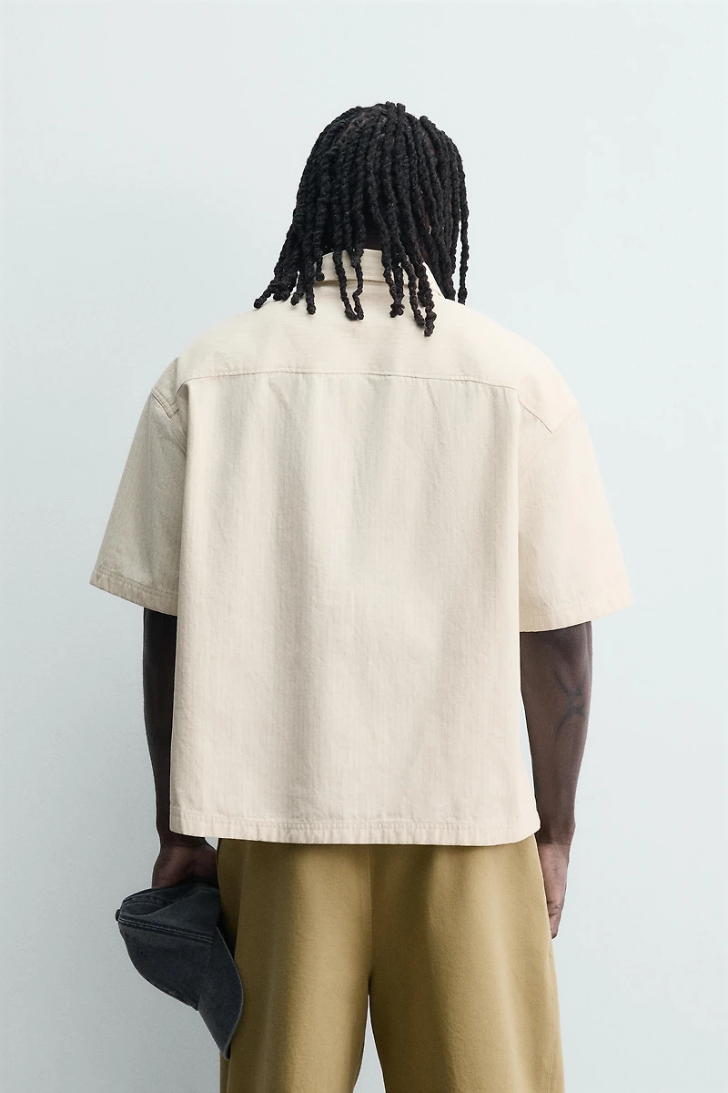 CHEMISE À CARREAUX AVEC INSCRIPTION BRODÉE