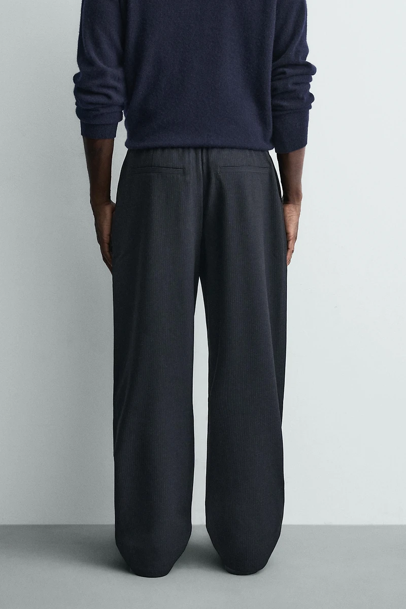 PANTALON COUPE DÉCONTRACTÉE À RAYURES