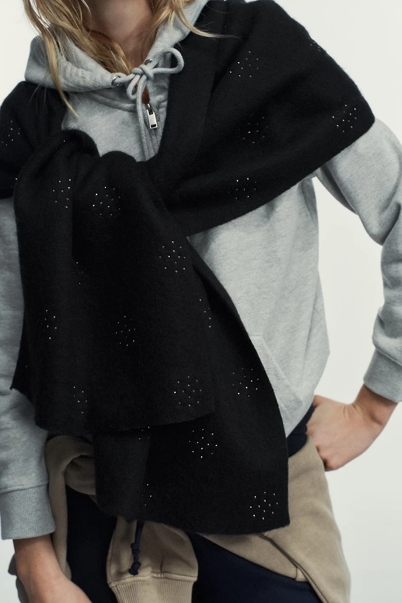ÉCHARPE AVEC LAINE ET STRASS