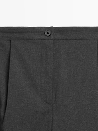 Dart trousers with elastic waistband