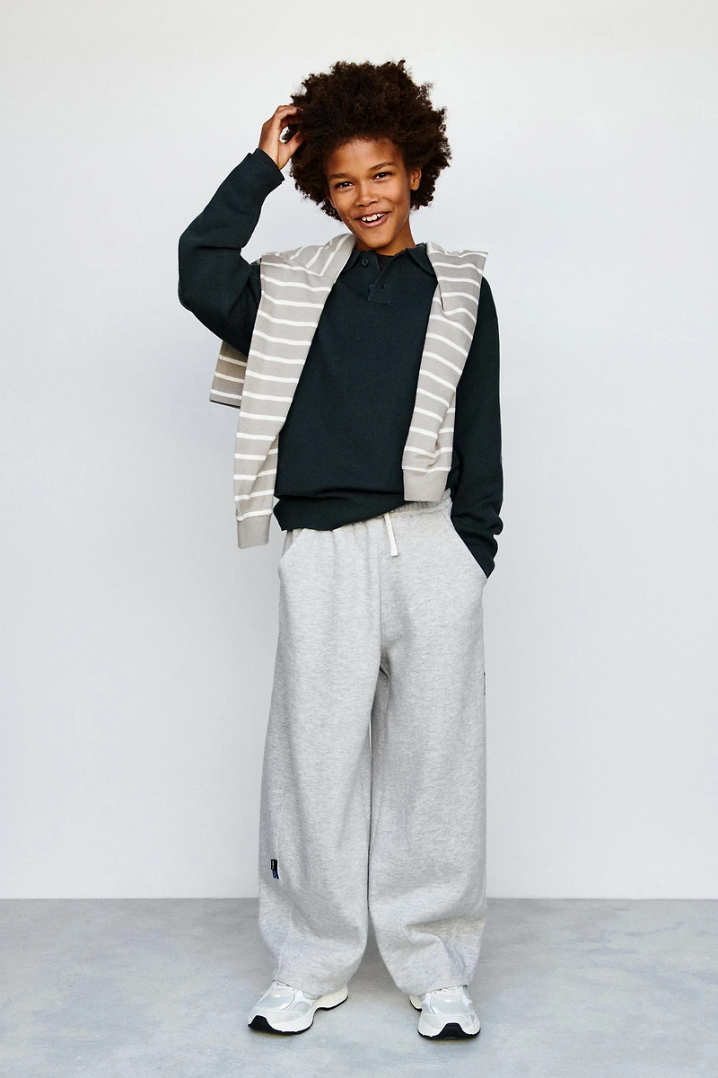 PANTALON EN MOLLETON BARREL ÉTIQUETTE