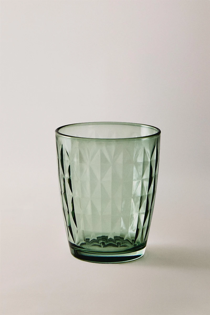 TUMBLER WITH RAISED DIAMOND DESIGN