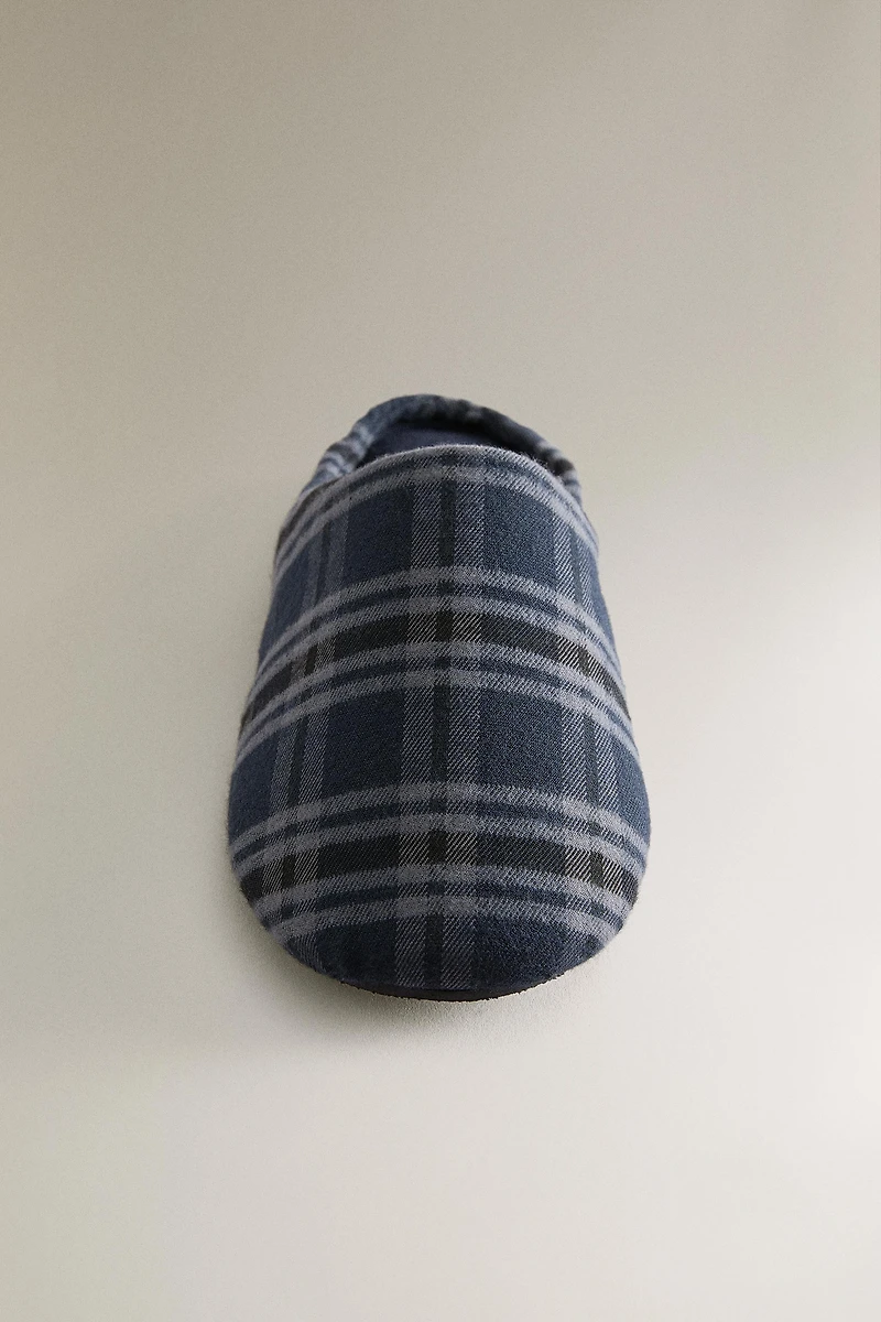 CHAUSSONS OUVERTS À L’ARRIÈRE CARREAUX