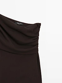 Top asymétrique à encolure drapée