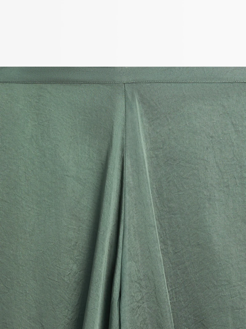 Flowing wide-leg trousers