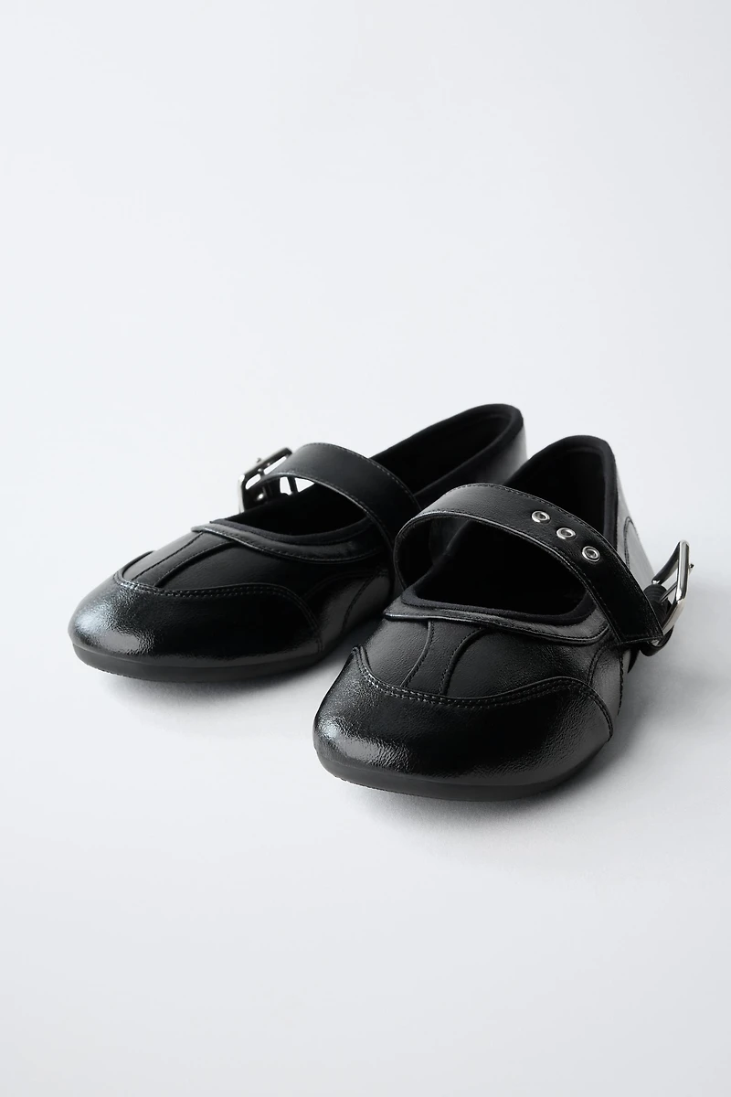 BUCKLE BALLET FLATS