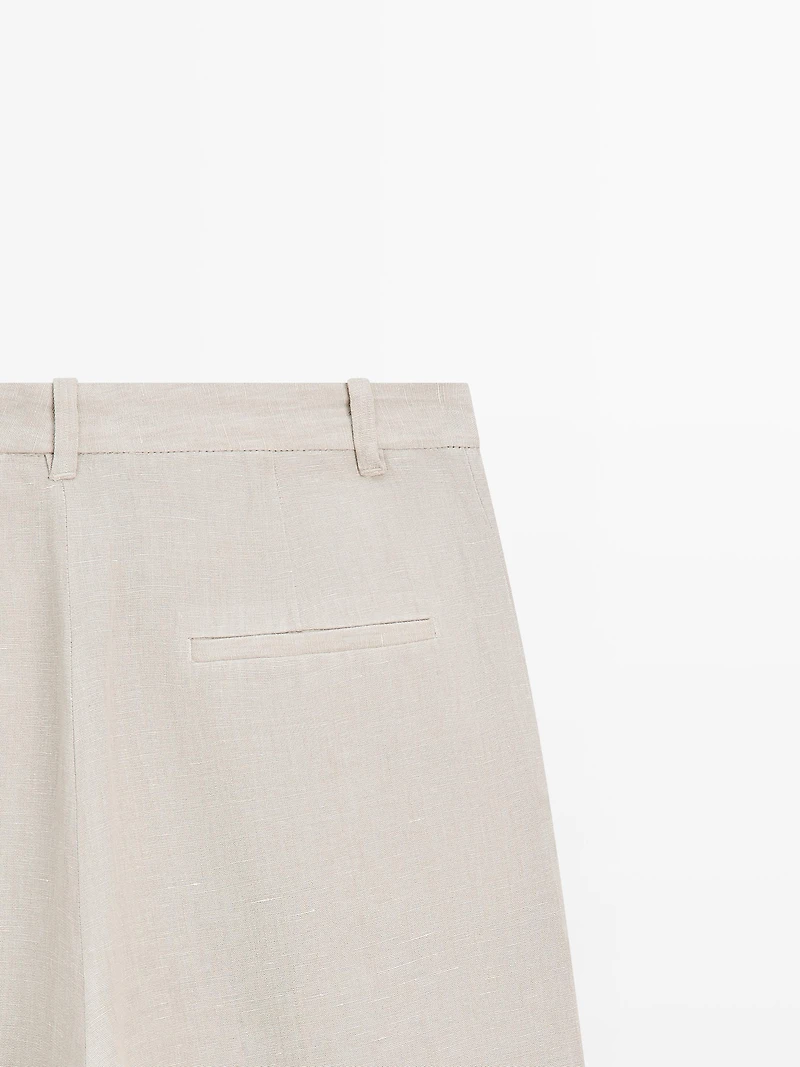 Linen capri trousers with darts