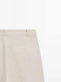 Linen capri trousers with darts