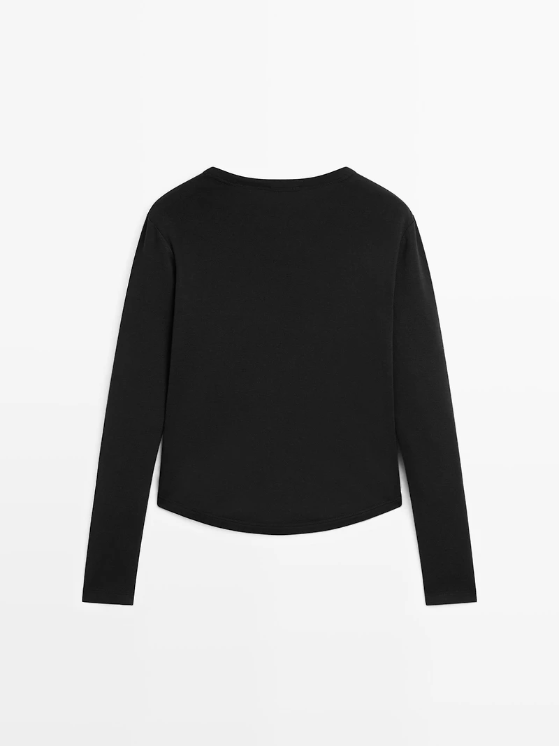 Long sleeve T-shirt with rounded hem