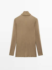 Extra fine knit 100% silk sweater with high neck - LIMITED