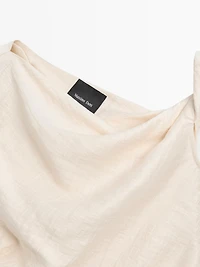 Asymmetric top with knot detail
