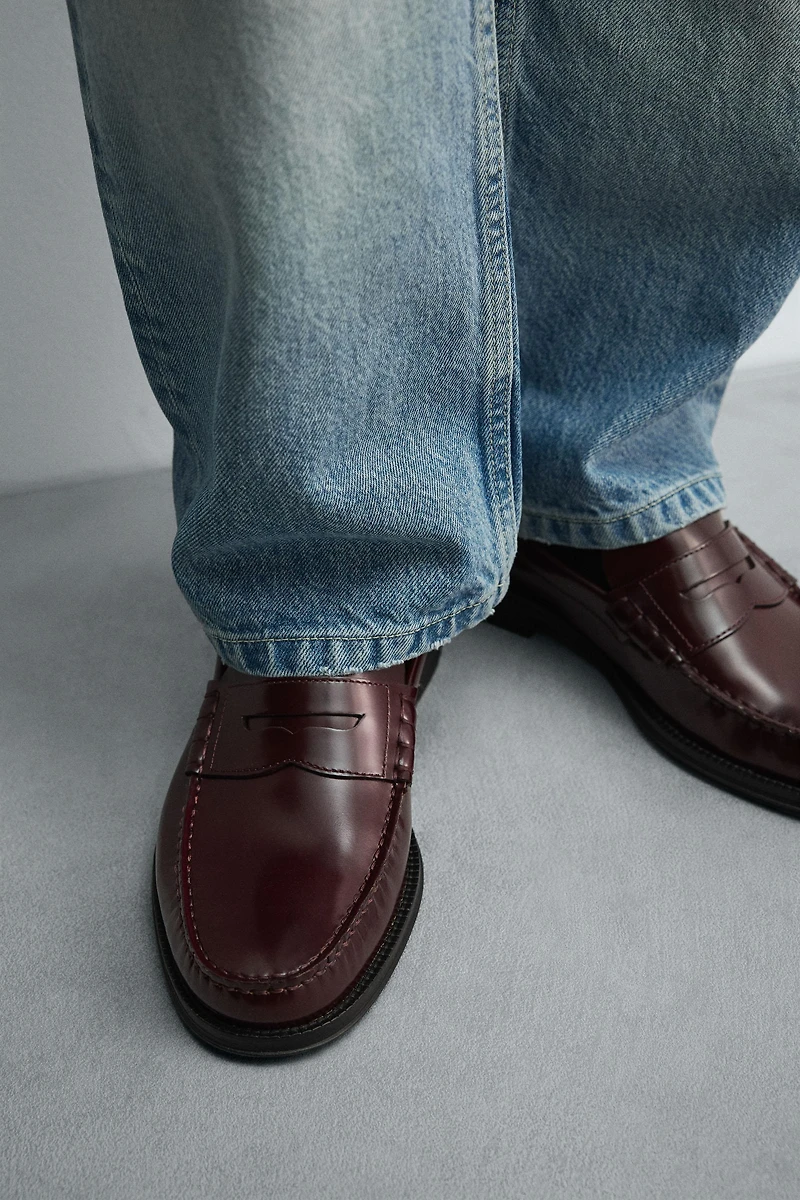 MOCASSINS EN CUIR AVEC MASQUE