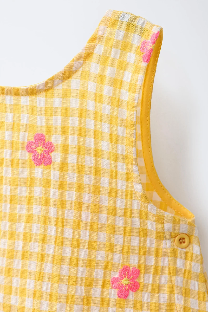 EMBROIDERED FLORAL GINGHAM TOP