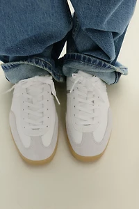 ATHLETIC SHOES