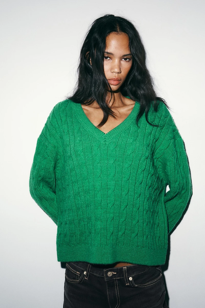 CABLE KNIT V-NECK JUMPER