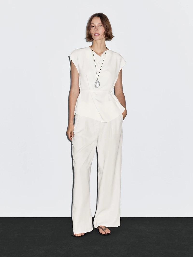 Wide-leg trousers with double dart