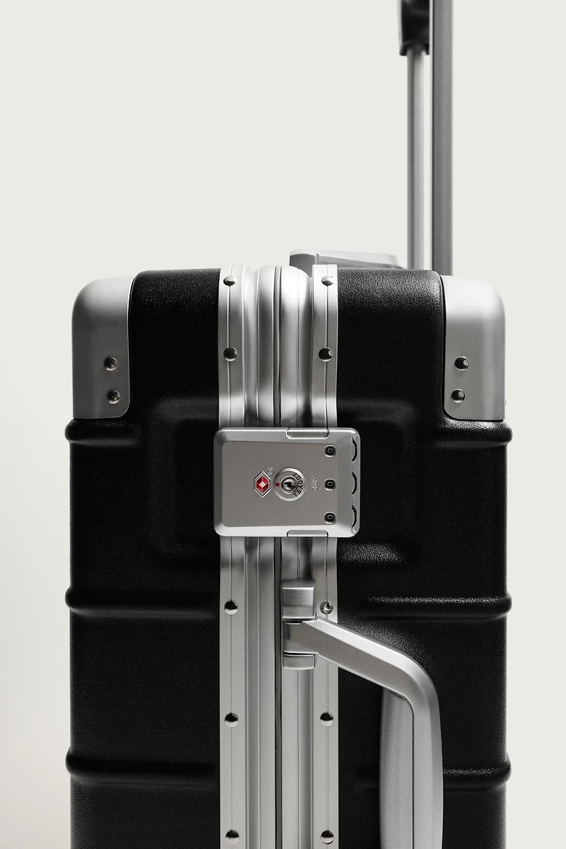 TRAVEL SUITCASE
