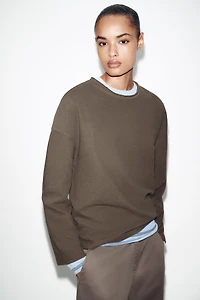 TEXTURED LONG SLEEVE T-SHIRT
