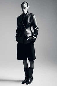 FITTED FAUX LEATHER BLAZER