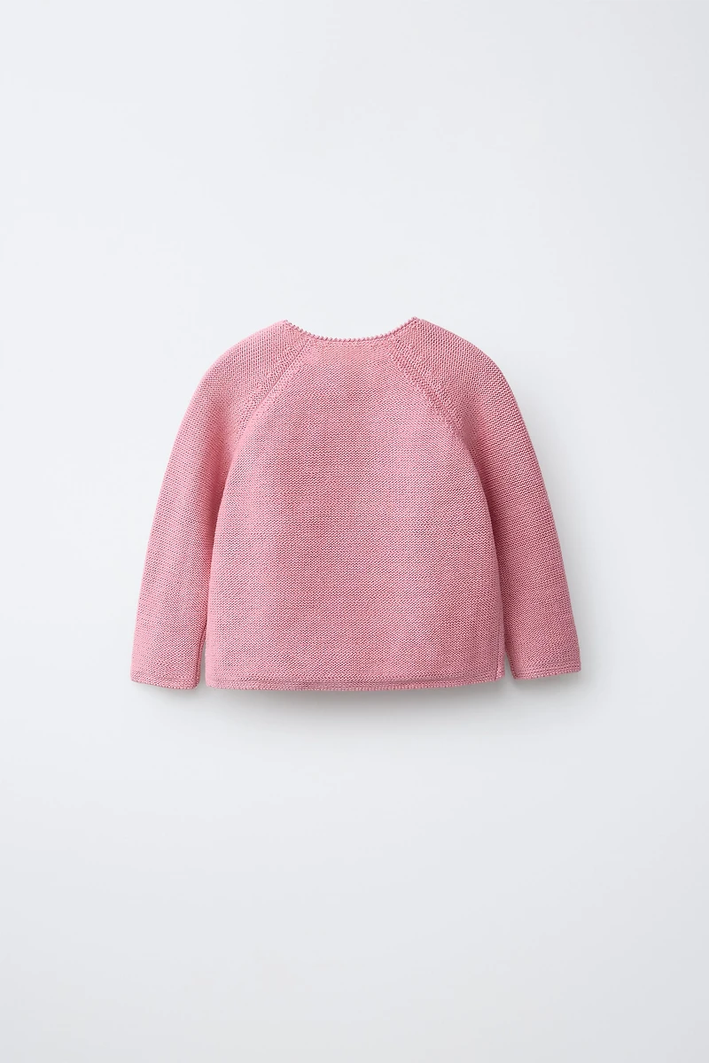 PULL EN MAILLE À PAPILLONS