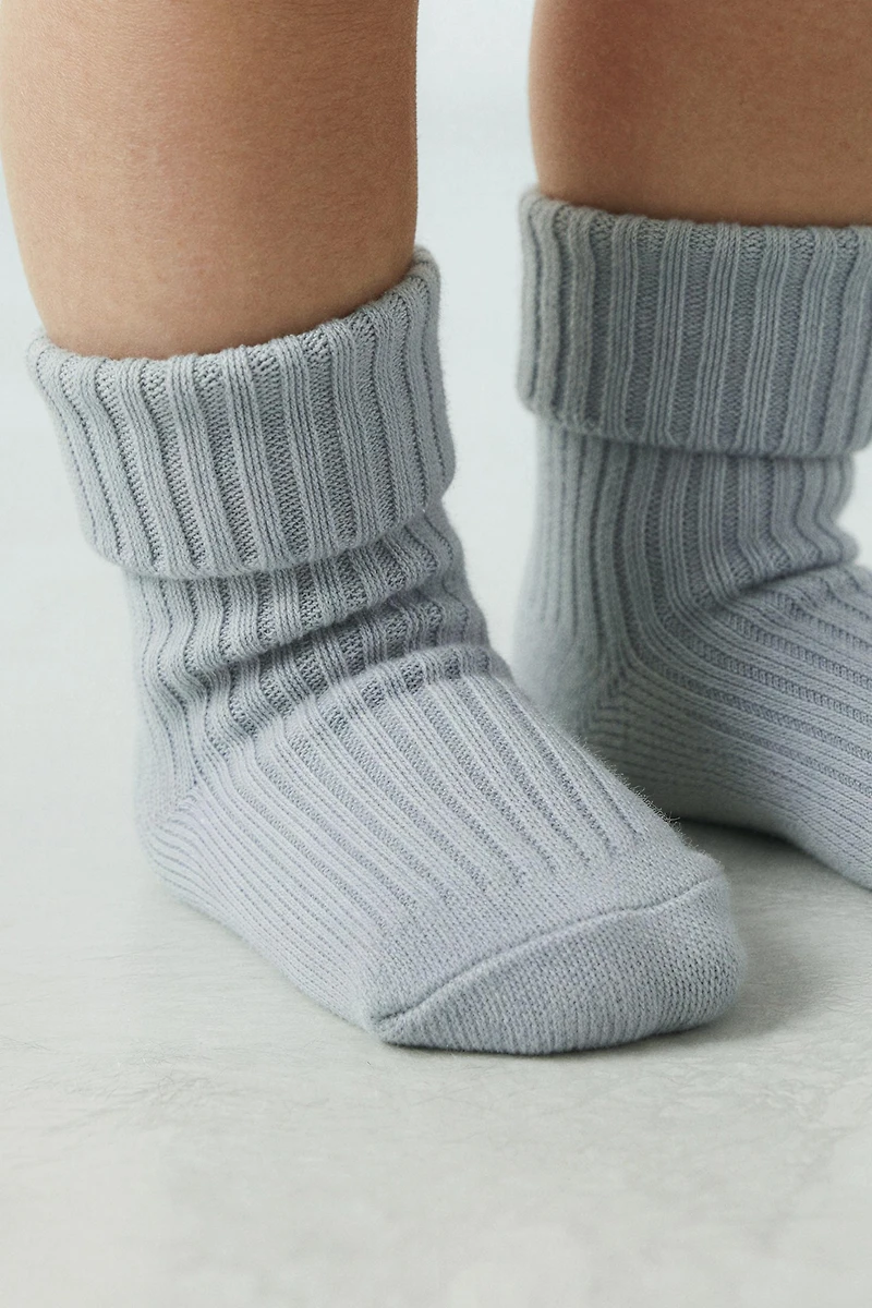 LOT DE QUATRE CHAUSSETTES COULEURS EN BOÎTE