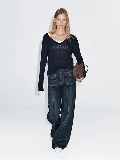 Pull en maille tressée à col V