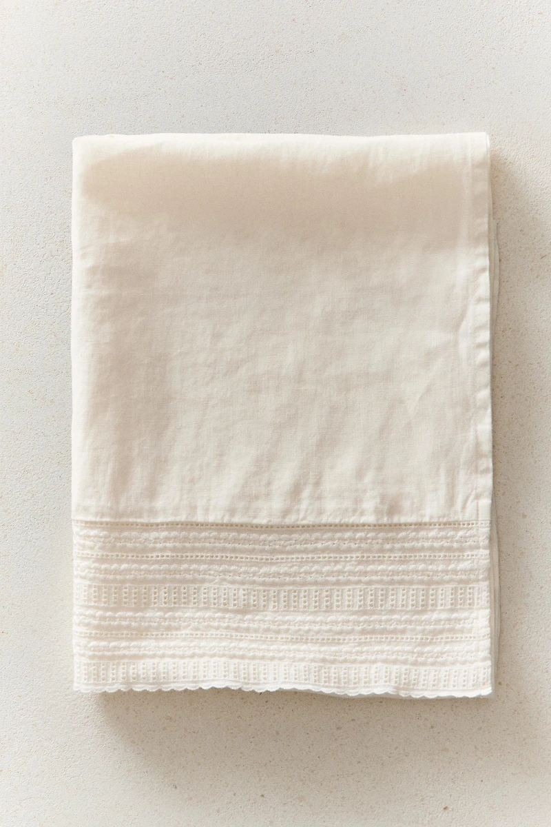 EMBROIDERED LINEN BORDER TOWEL