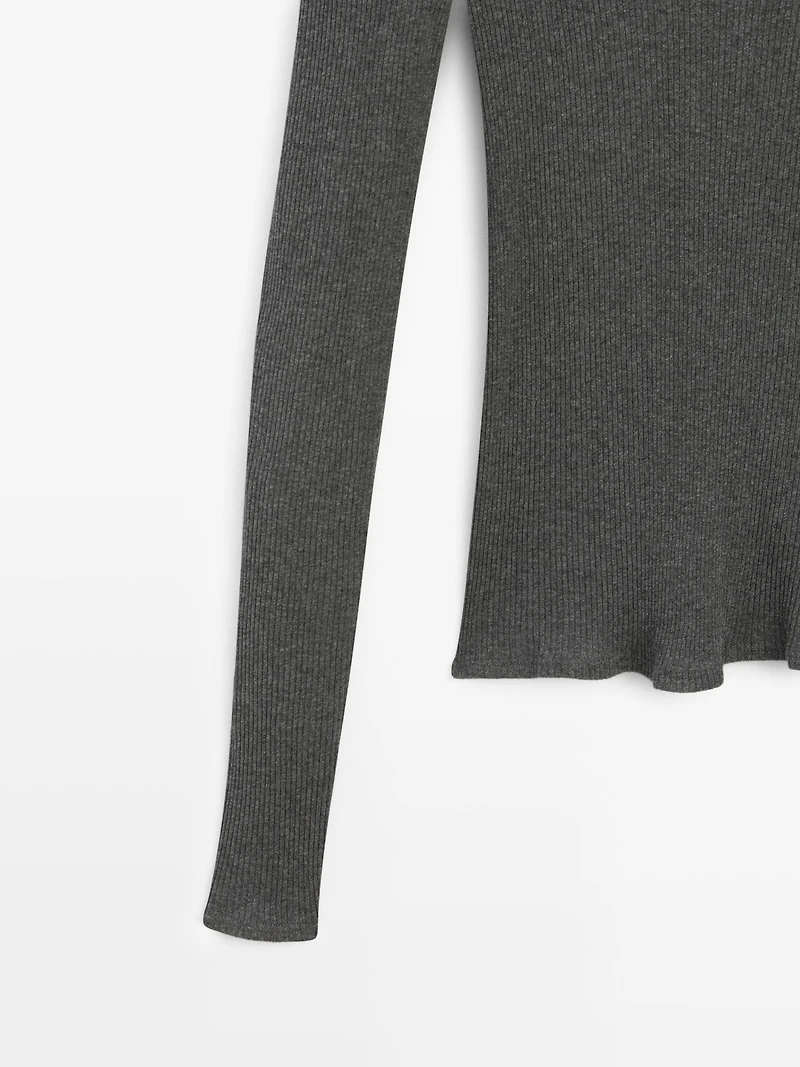 Ribbed V-neck T-shirt with long sleeves