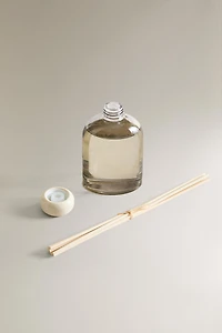 (230 ML) DIFFUSEUR DE PARFUM D’AMBIANCE À BÂTONNETS FLEUR DE VÉTIVER