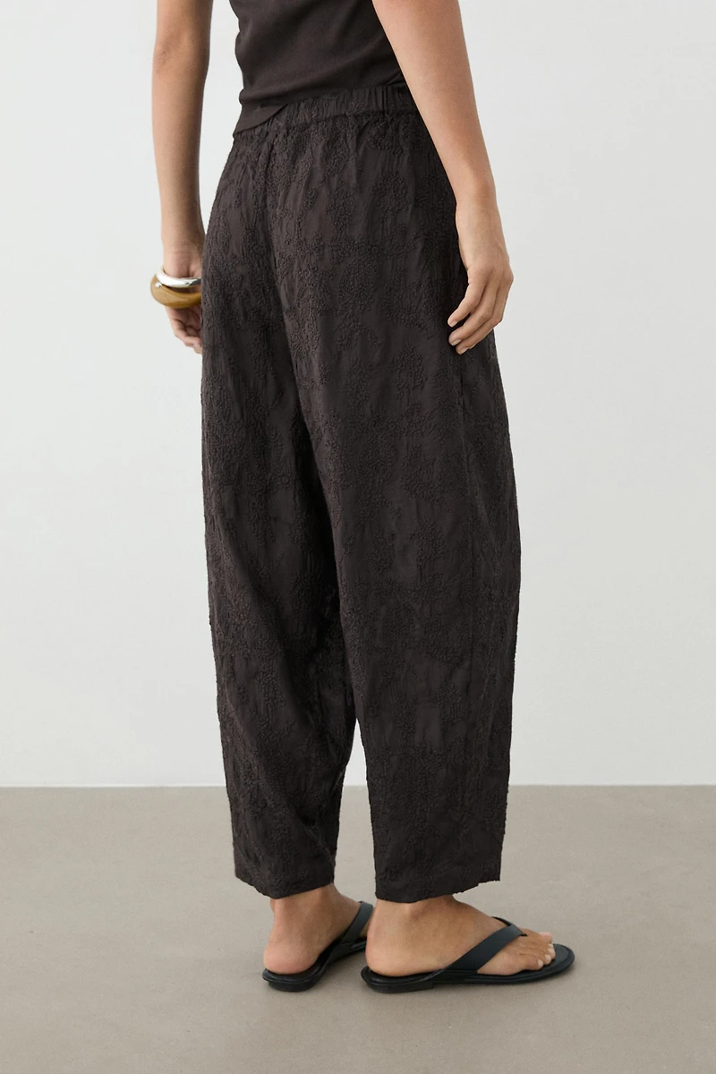 Pantalon fluide barrel fit brodé