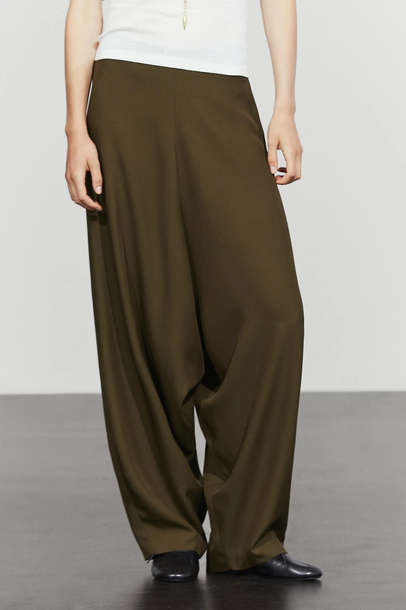 Flowing baggy pants