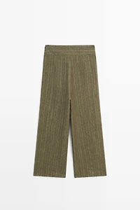 Total look linen trousers with corset belt detail