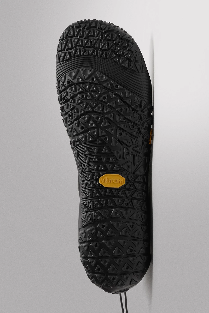 WATER SHOES X VIBRAM®