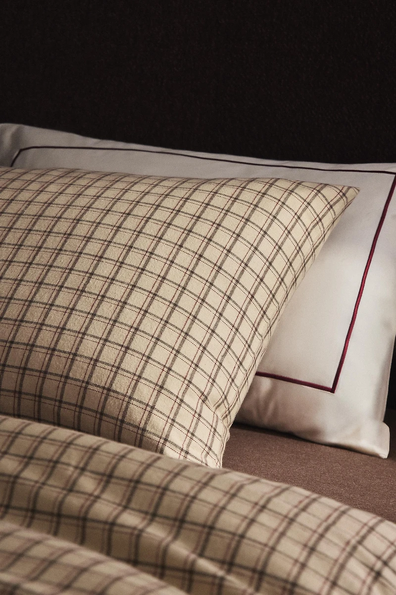 TAIE D’OREILLER EN FLANELLE À CARREAUX