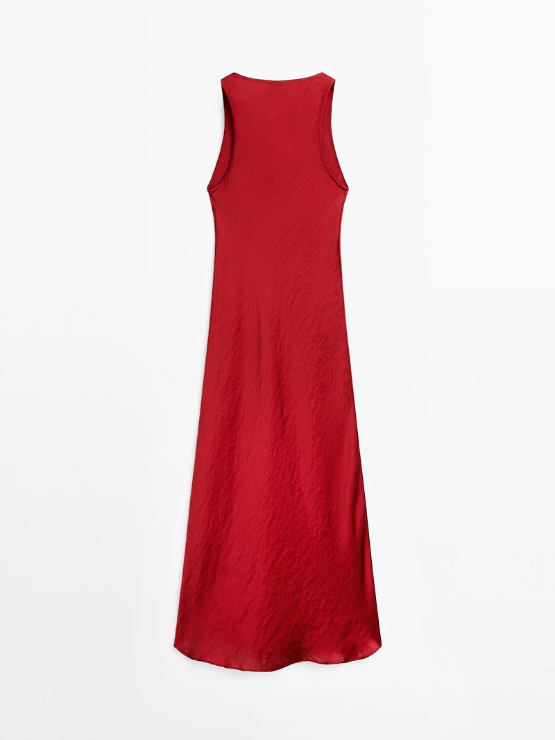 Long satin dress with round neckline