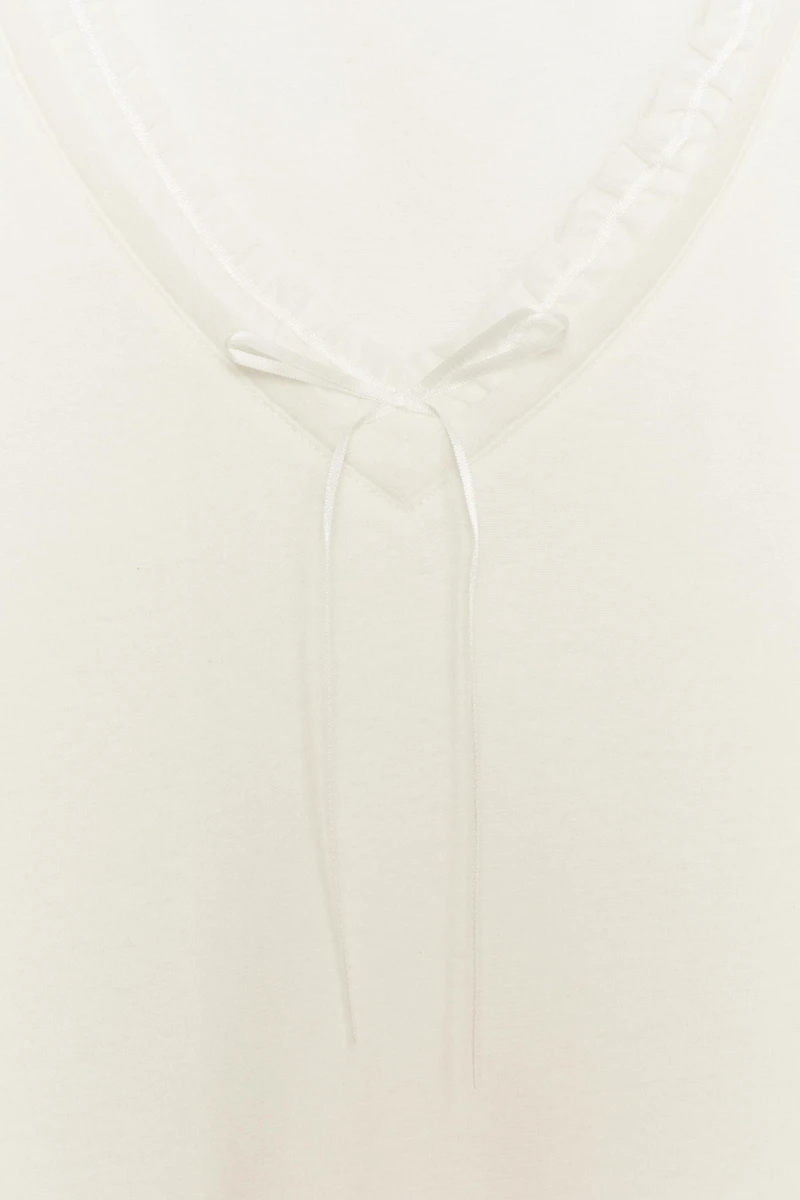 CONTRAST V-NECK T-SHIRT