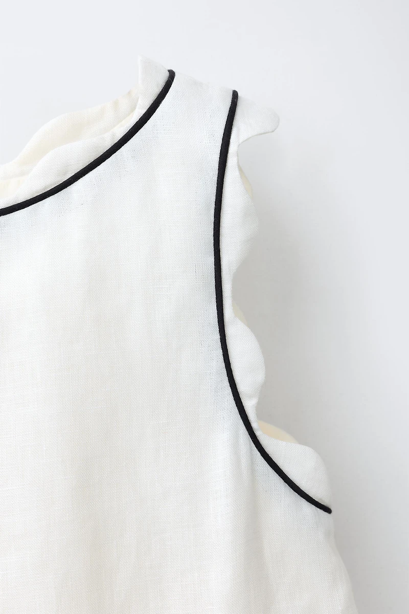SCALLOPED TOP WITH CONTRAST PIPING