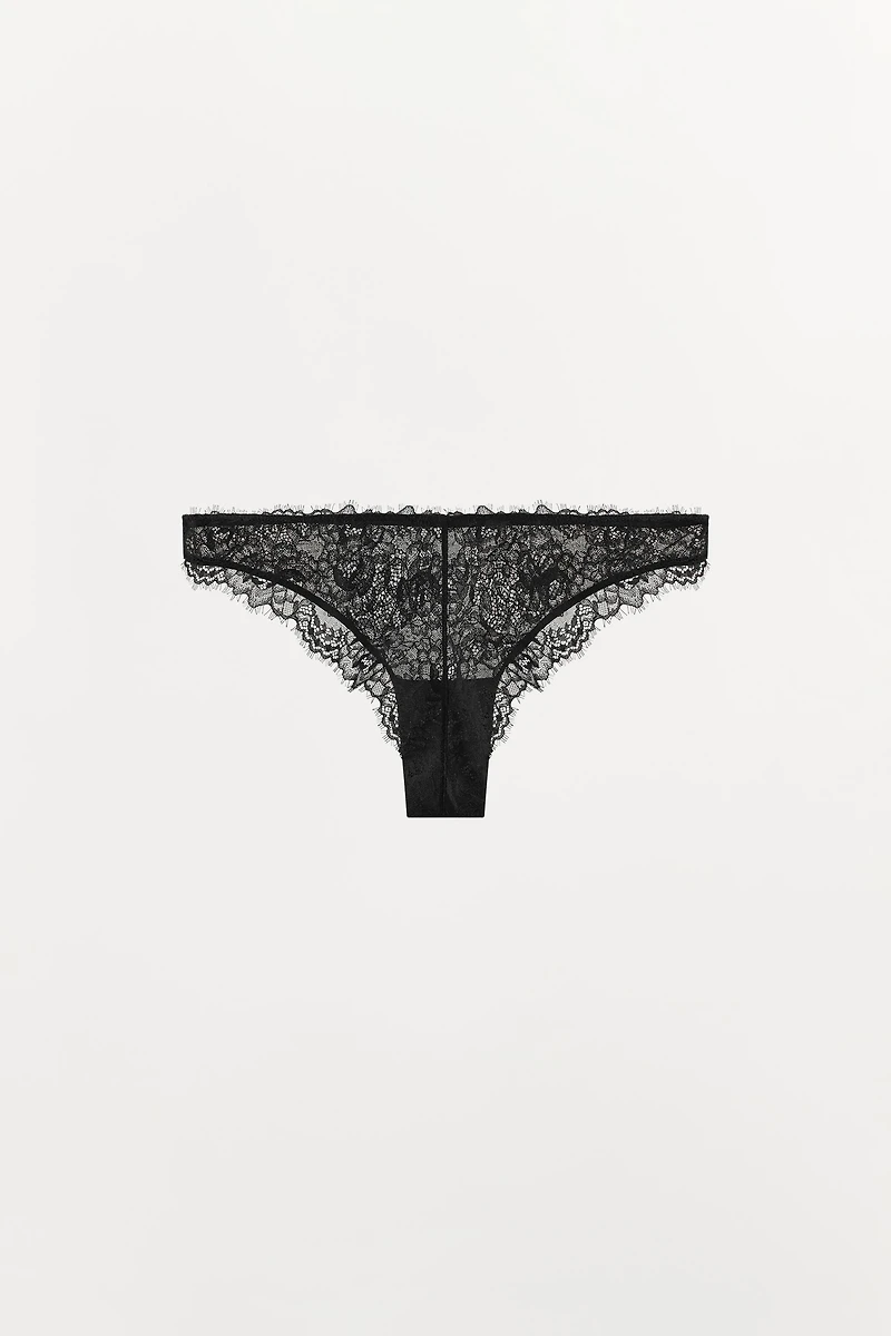 CULOTTE EN DENTELLE