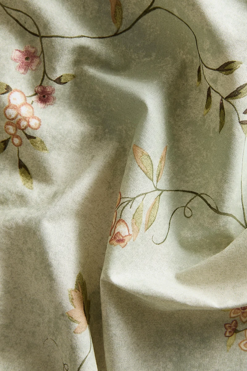FLORAL PRINT TABLECLOTH WITH LACE TRIM
